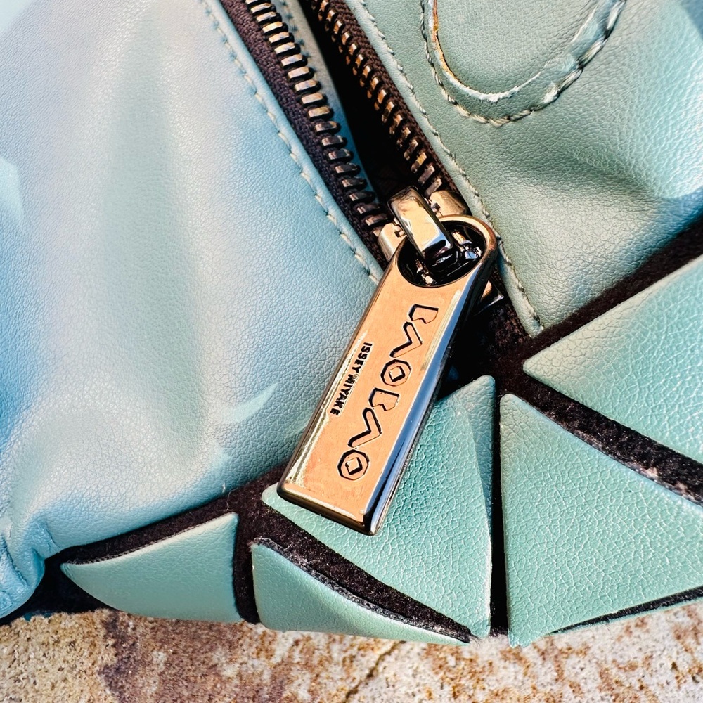 ISSEY MIYAKE Bao Bao✨Pyramid Crossbody Shoulder Bag ✨Matte Finish ✨Blue | Green - Picture 6 of 17